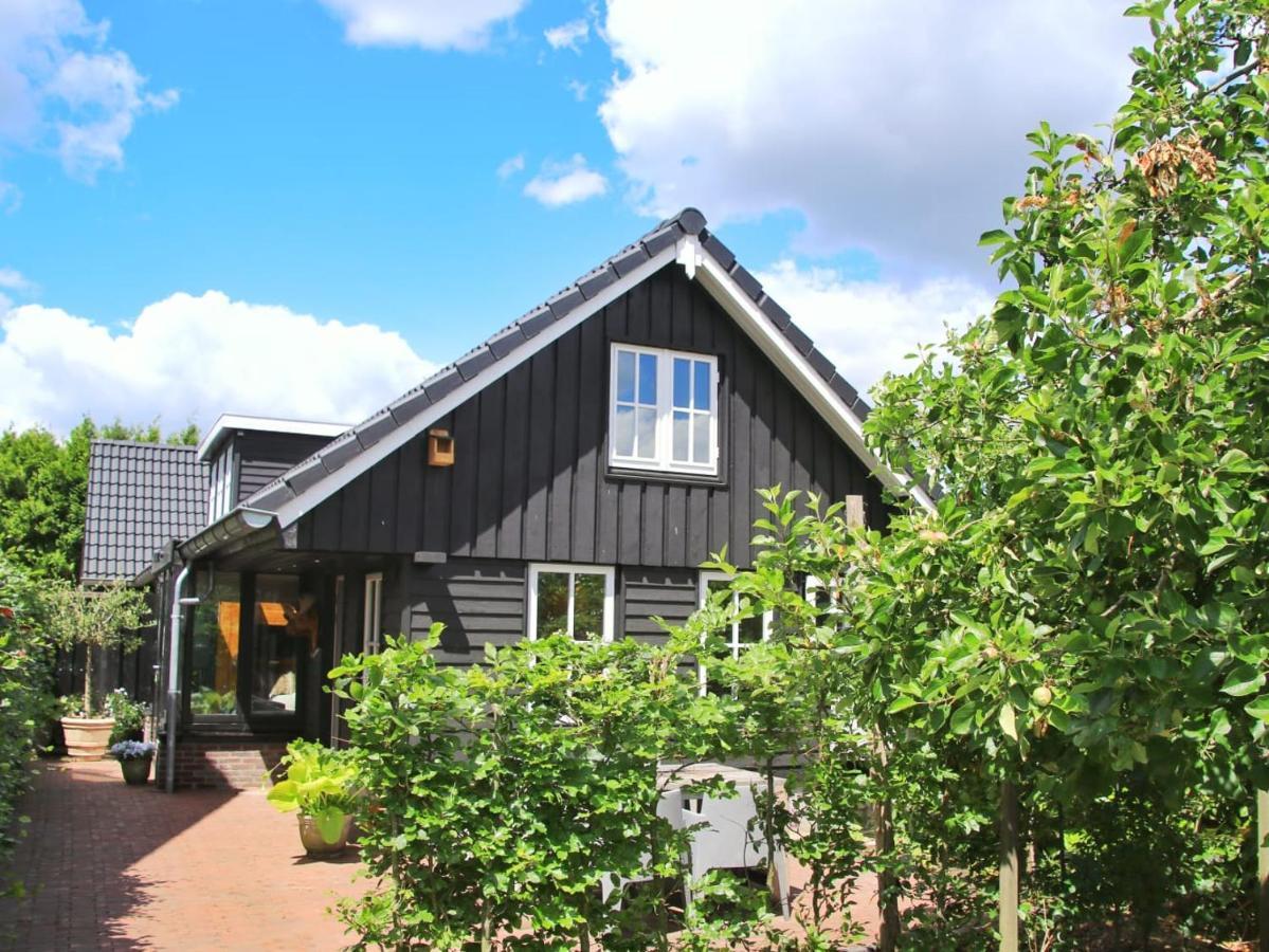 Uniek houten huis nabij bos en plassen Hollandsche Rading Buitenkant foto