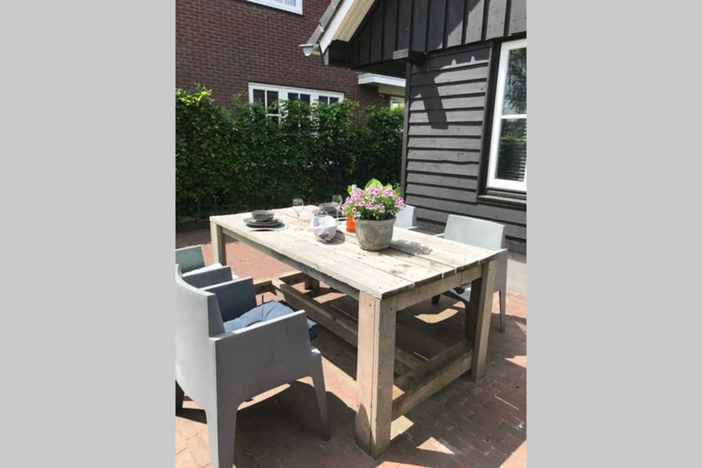 Uniek houten huis nabij bos en plassen Hollandsche Rading Buitenkant foto