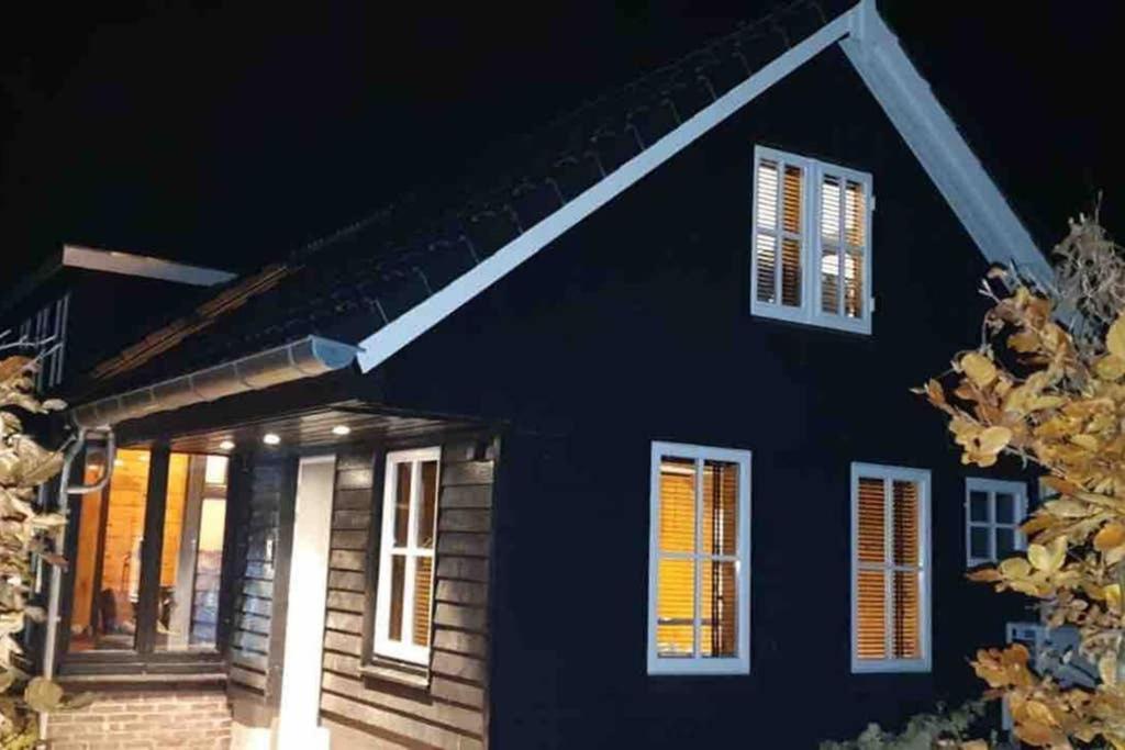 Uniek houten huis nabij bos en plassen Hollandsche Rading Buitenkant foto