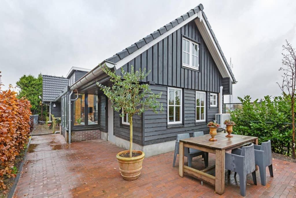 Uniek houten huis nabij bos en plassen Hollandsche Rading Buitenkant foto
